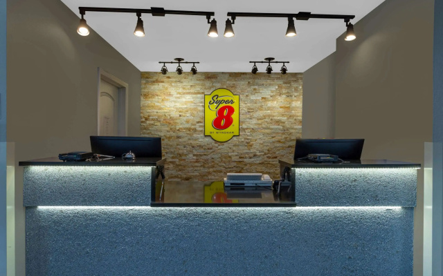 Отель Super 8 by Wyndham South Holland