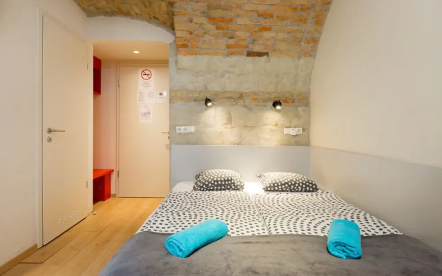 Dice Apartments