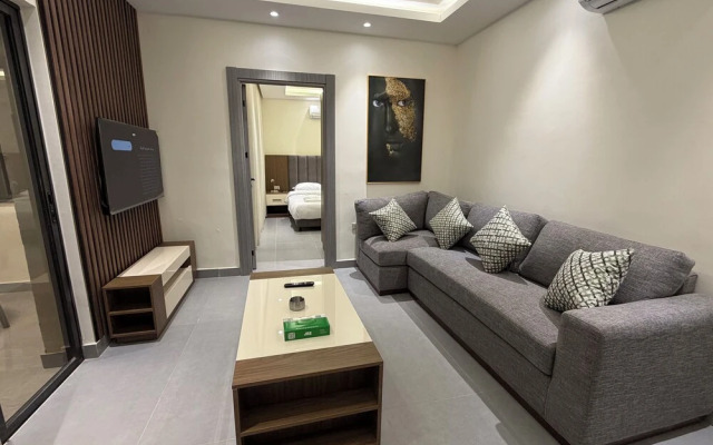 005 JRE Apartment With Stunning Boulevard Veiw