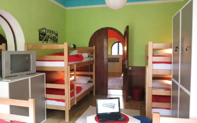 Traveler's Hostel & Apartments