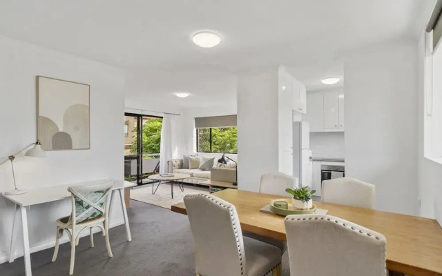 Bright 2-bed Apartment in Leafy New Farm
