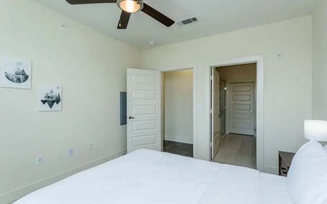 Renew Tanglewood 3-bedroom in Uptown Houston