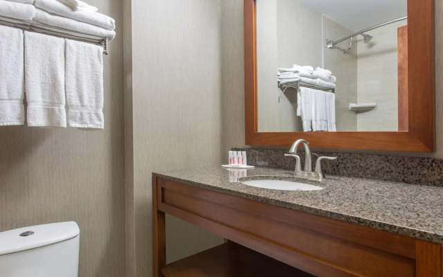 Canmore Inn & Suites
