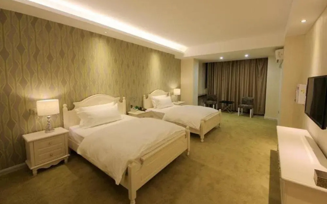 Jumu Hotel (Luoyang Longmen High-speed Railway Station Baolong Plaza)