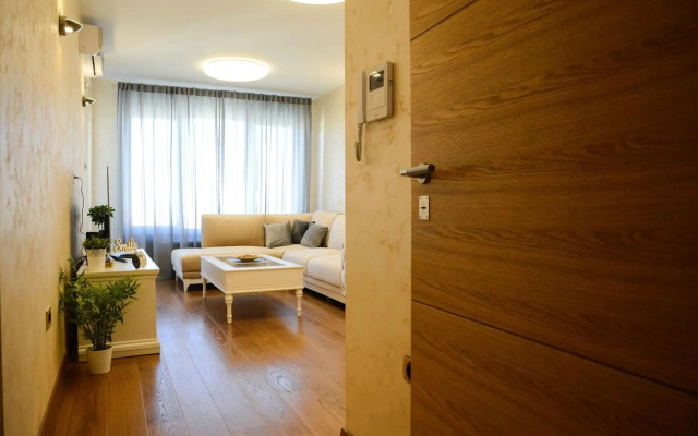 Tesla 70 Apartment