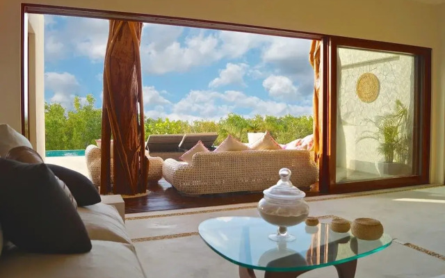 Casa Punta Coco & Beach Club