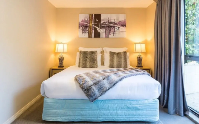 Large Distinctive AND Spacious Family Home