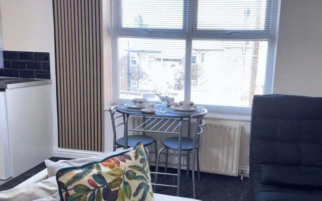 Apartment Sleeps 4 With Garden & Wifi