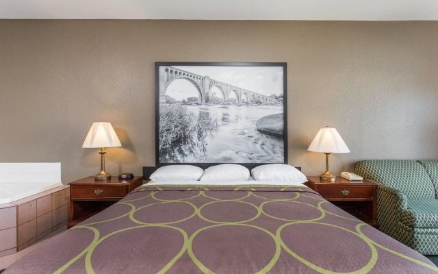 Super 8 by Wyndham Petersburg