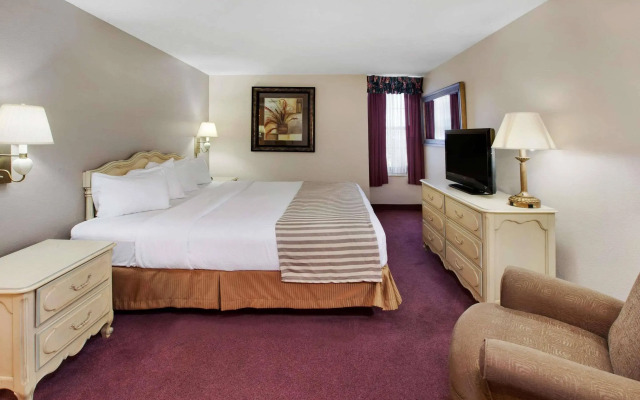Ramada Plaza Hotel Ojibway