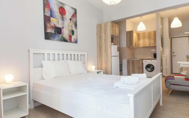 Fresh Exarcheia Studio w Balcony & Style