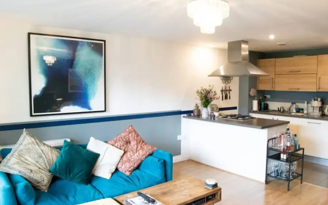 Contemporary 1 Bedroom Flat Near Mile End Station
