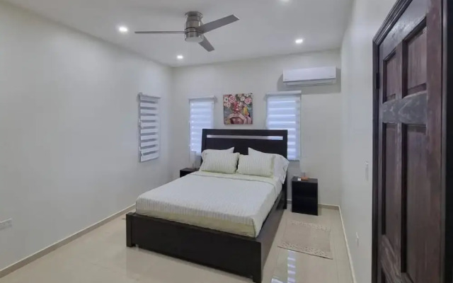 Condo With Pool - Sleeps 8 & bbq Facilities