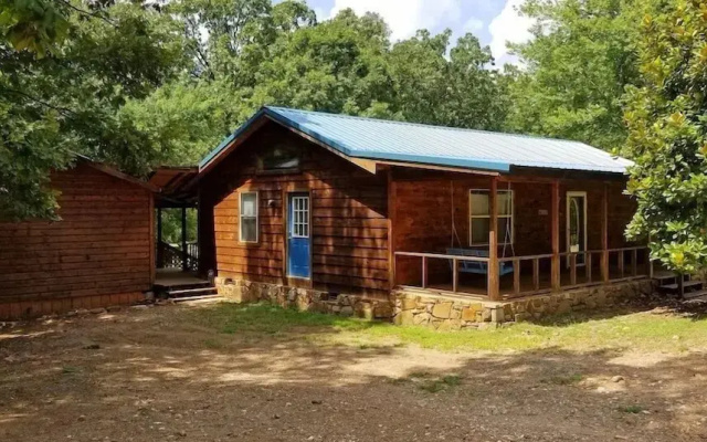 Wild Blue Yonder Cabin With Extra Studio Room, Hot Tub, Fire Pit in the Back Yard by Redawning