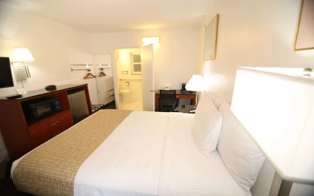 Travelodge by Wyndham Burbank-Glendale