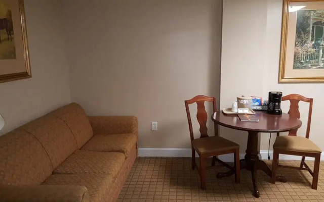 Elwood Hotel & Suites