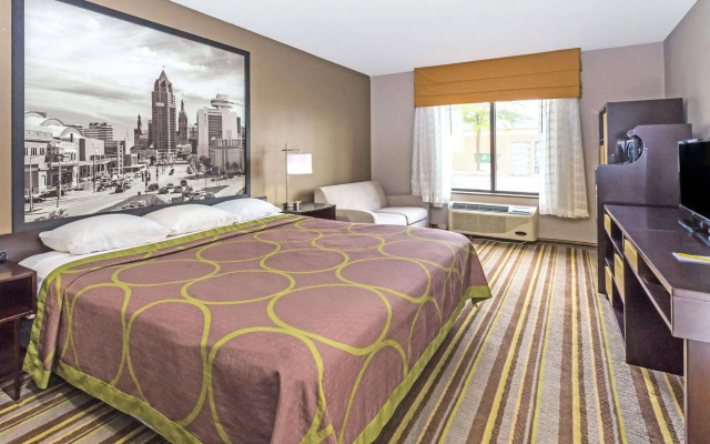 Delavan Inn and Suites