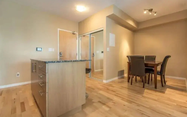 Sky View Suites - Maple Leaf Square