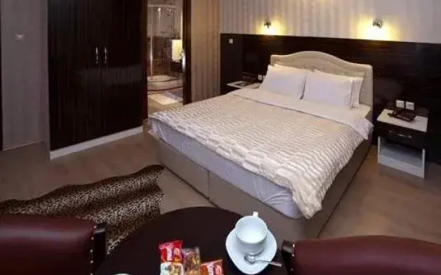 Envoy Hotel