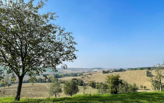 Scenic apartment in Belvedere Ostrense with private pool