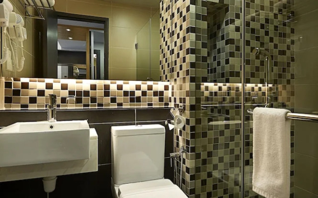 Double Studio (full double bed) · Hotel Transit Kuala Lumpur — photo 6