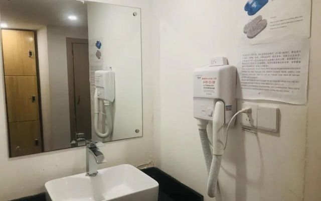 Hidden Garden International Youth Hostel - Oriental Pearl & Lujiazui