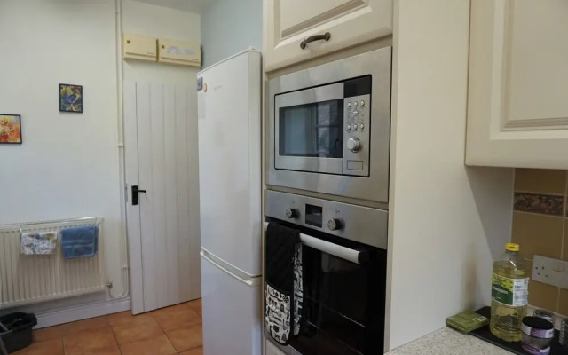 Tranquil Farlow Retreat, Sleeps 4 With Parking
