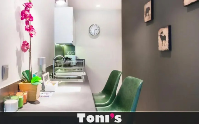 TONI'S STUDIO for couples near ACROPOLIS Museum