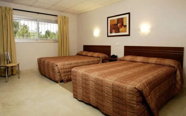 Hotel Land Express Rincón de los Sauces