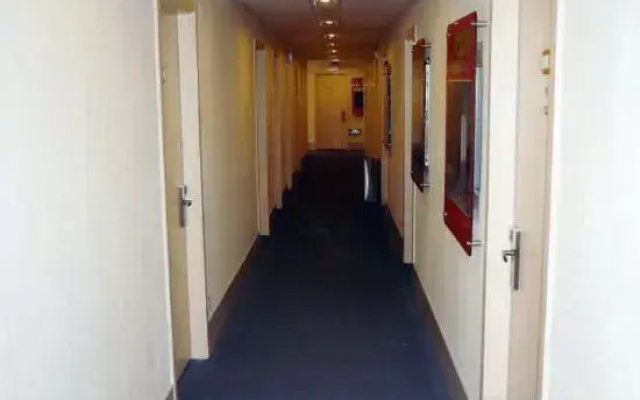 Changee Hotel MINI (Shanghai Baicheng Railway Station Zhongtan Road Subway Station)