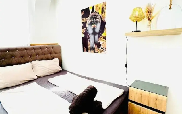 Urban 10BR Retreat Near Rathausplatz