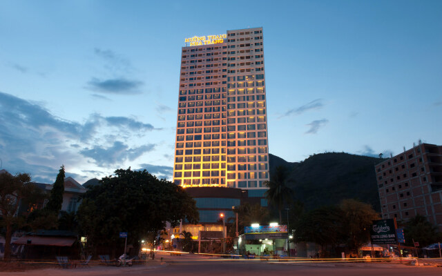 Muong Thanh Grand Nha Trang Hotel вид на фасад
