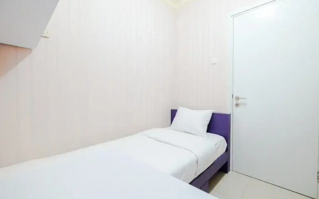 Pool View Green Pramuka Apartment near Shopping Mall