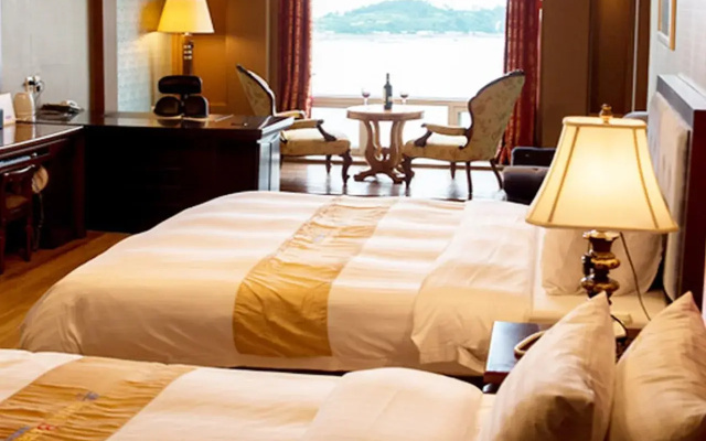 B&Beach Hotel