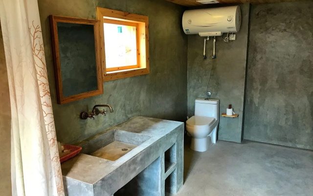 Deyishe Nuanwan Lake Inn