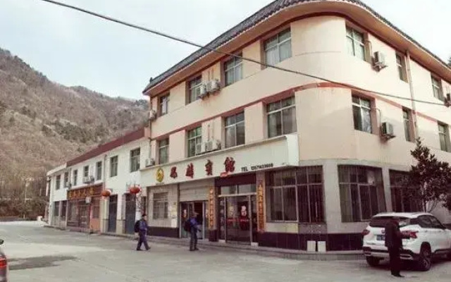 Ningshan Crown Fengxuan Hotel
