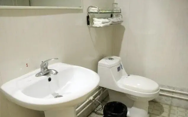Shuangjie Hostel