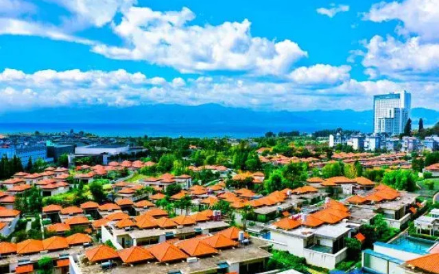 Jiamu  Villa  in  Fuxian  Lake