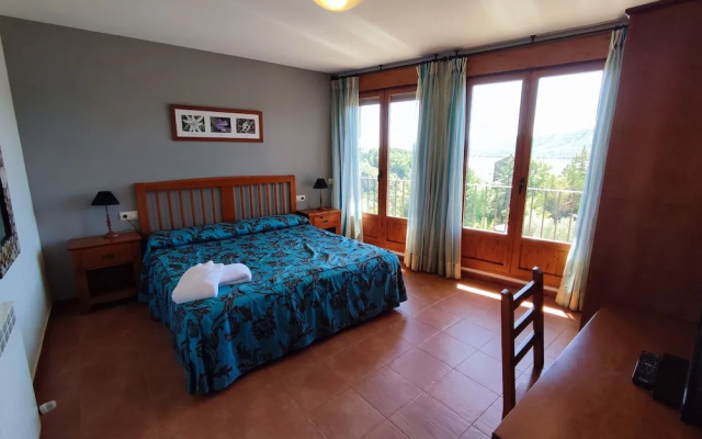 Casas Pirineo Aínsa: Historic Palace & Garden