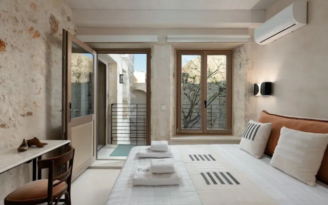 Sutor Chic Manor