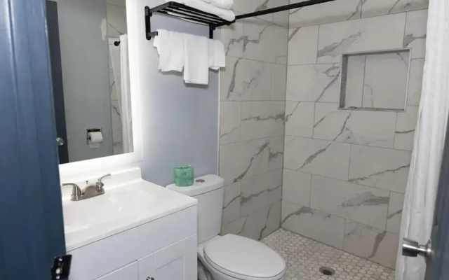 Hillsboro Inn & Suites