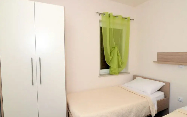 Apartment in Ljubac With Barbecue