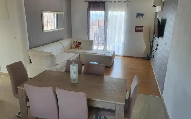 Cozy Two-Bedroom Apartment