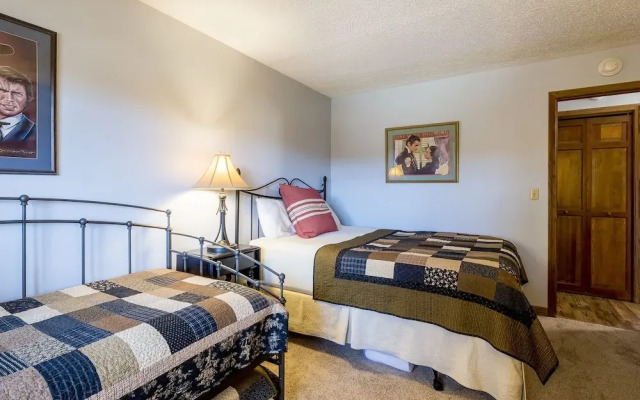 Phoenix 207 2 Bedroom Condo by Redawning