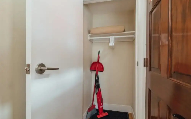 Renovated & Modern Home in Downtown Philly