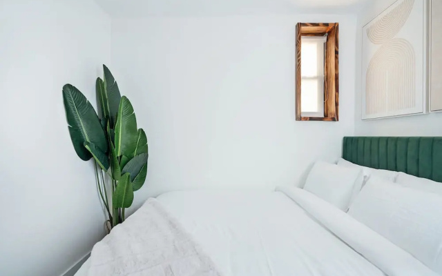 48-3fe 2BR Prime Midtown West