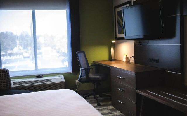 Holiday Inn Express & Suites Columbia-I-26 @ Harbison Blvd by IHG