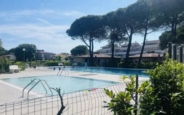 Apartment With Garden and Swimming Pool Access