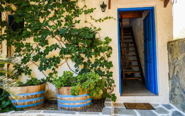 Welcoming Holiday Home With Balcony