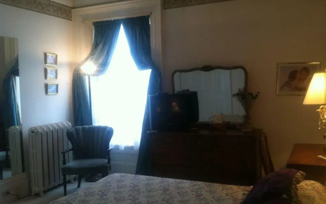 Inn by the Rose Garden